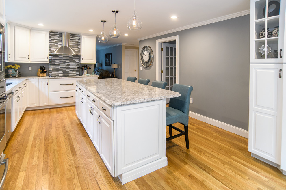 Transitional kitchen photo in Bridgeport