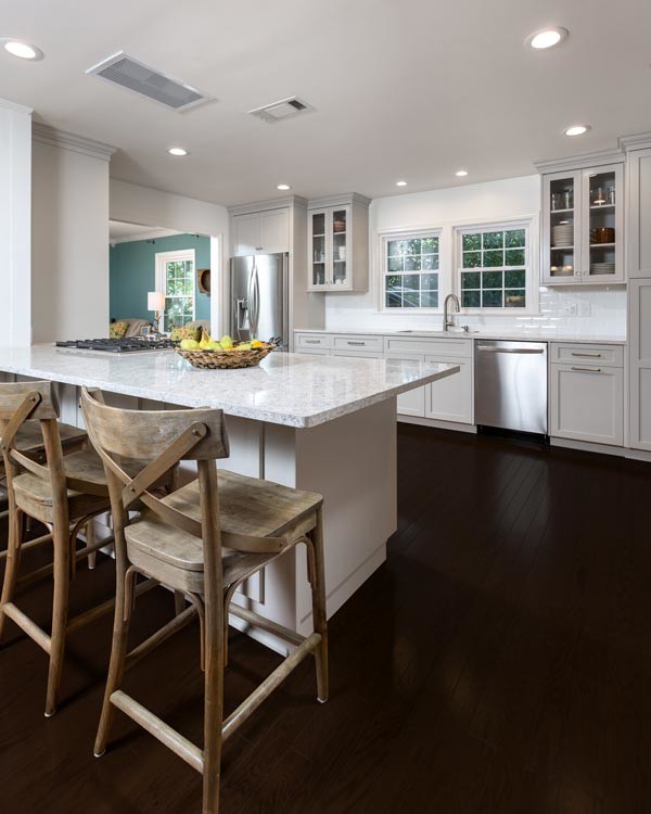 Large transitional l-shaped open concept kitchen photo with shaker cabinets and a peninsula