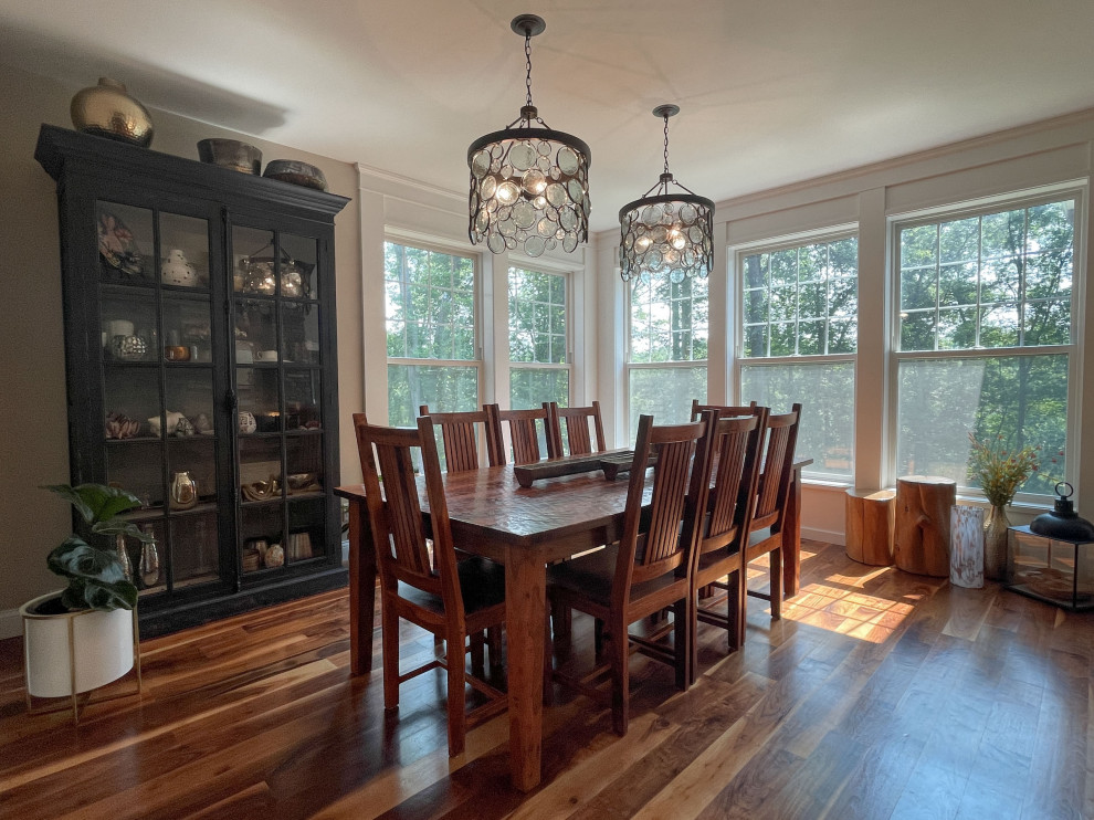 Example of a transitional dining room design in Cedar Rapids