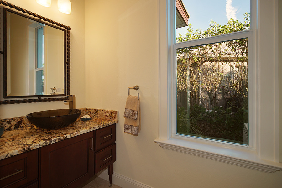 Photo of a tropical bathroom in Miami.
