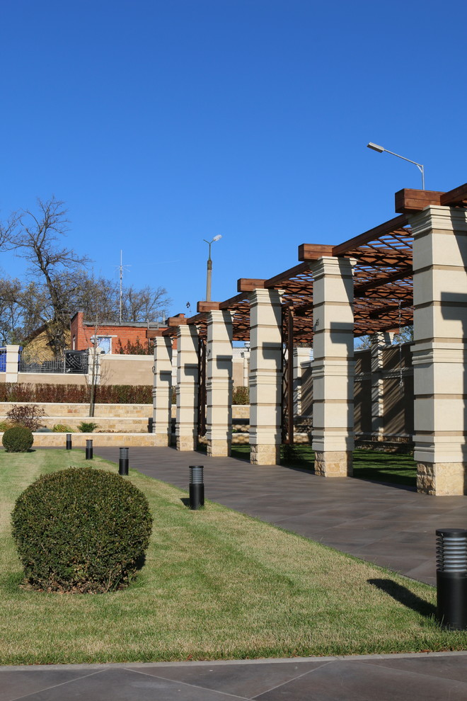 Усадьба с комплексом построек