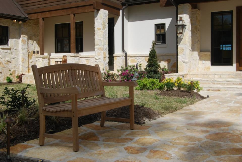Design ideas for an expansive country partial sun garden in Houston with natural stone pavers.