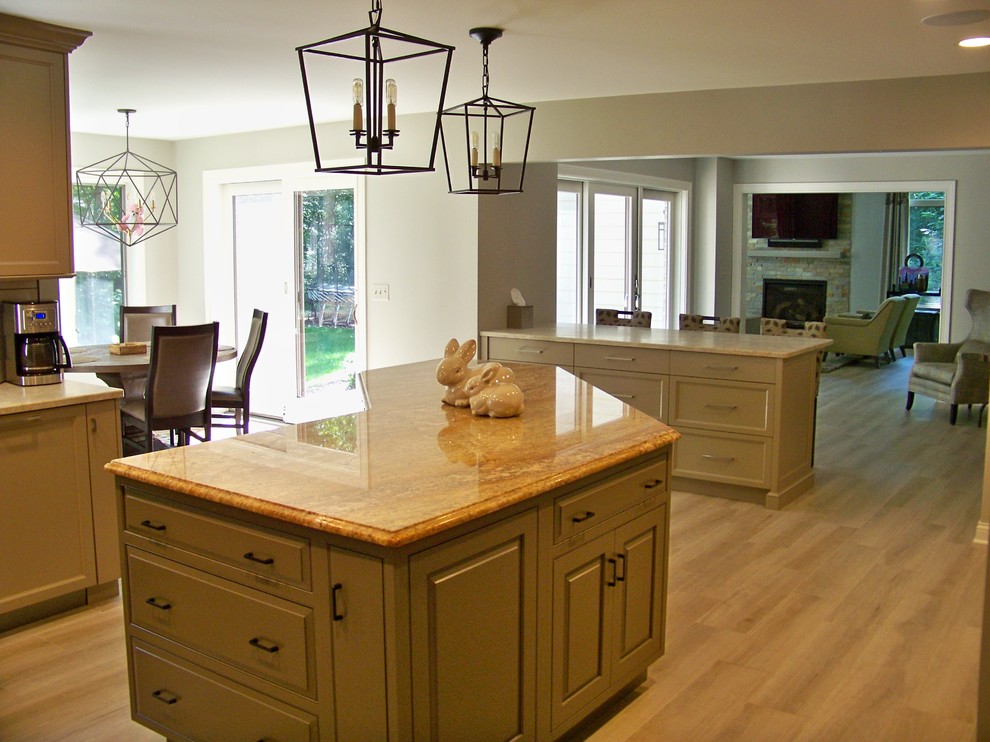 Inspiration for a transitional kitchen remodel in Chicago