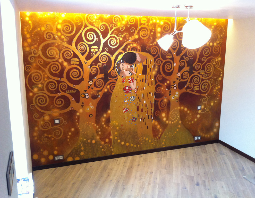 Роспись стены в спальне