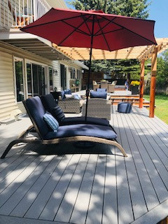 Minimalist deck photo in Calgary