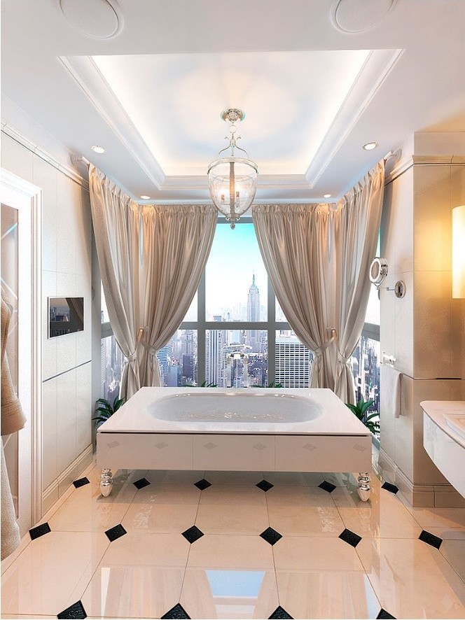 У Ростральных колонн