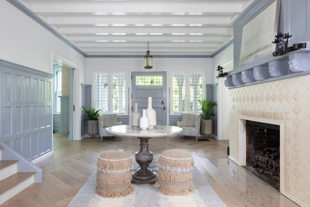 Entryway - farmhouse entryway idea in New York