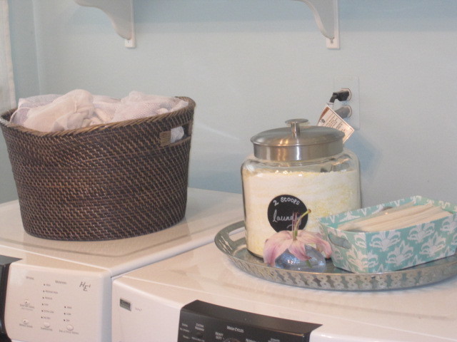 Design ideas for a traditional laundry room in Detroit.