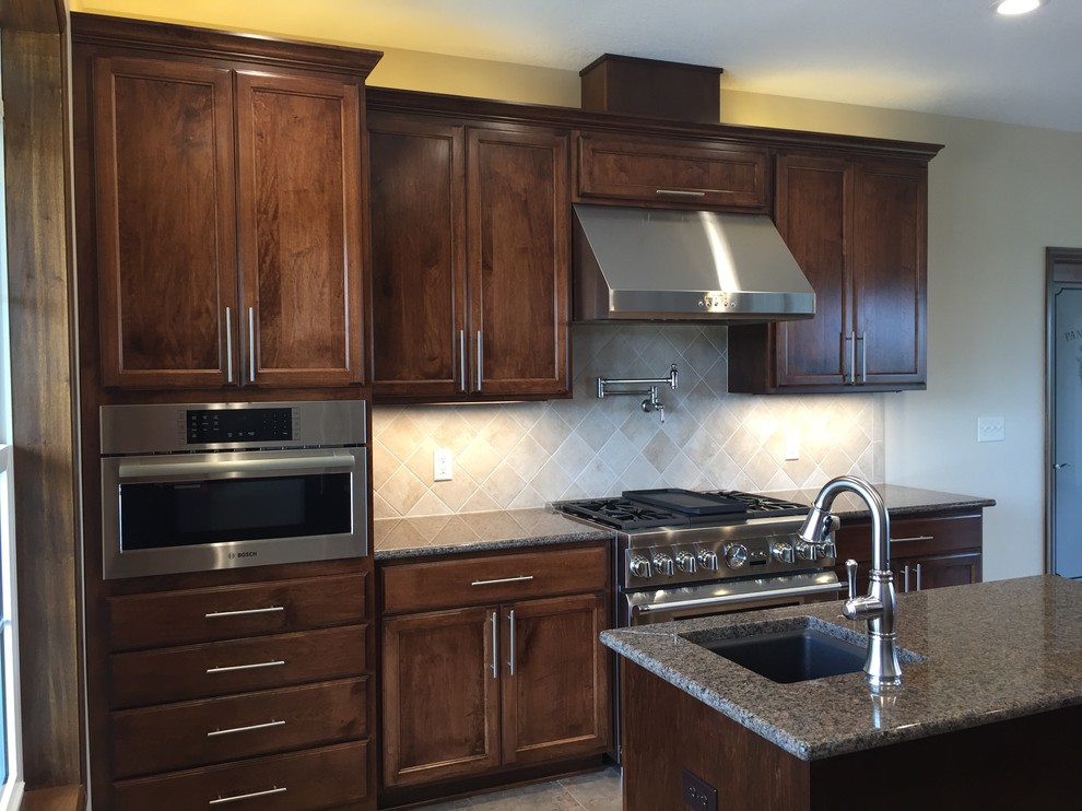 Kitchen - kitchen idea in Columbus