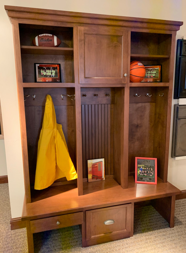Mudroom - transitional mudroom idea