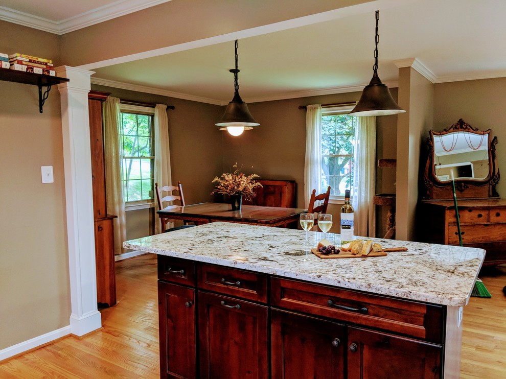 Kitchen - transitional kitchen idea in DC Metro