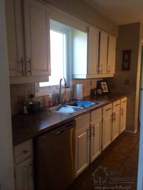 Transitional home design photo in Toronto