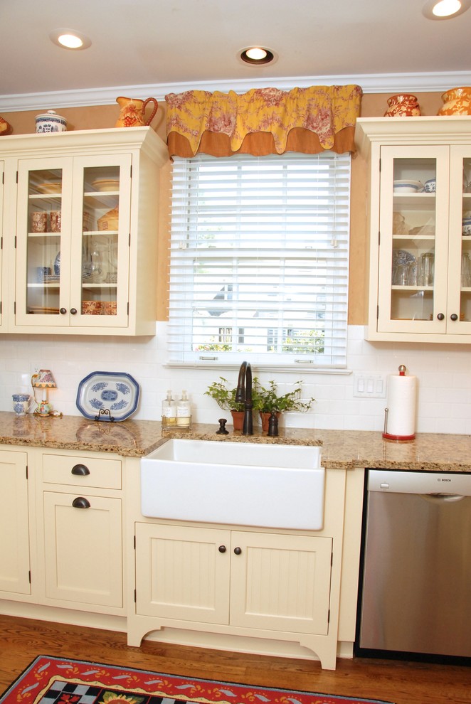 Williamsburg cottage cream kitchen