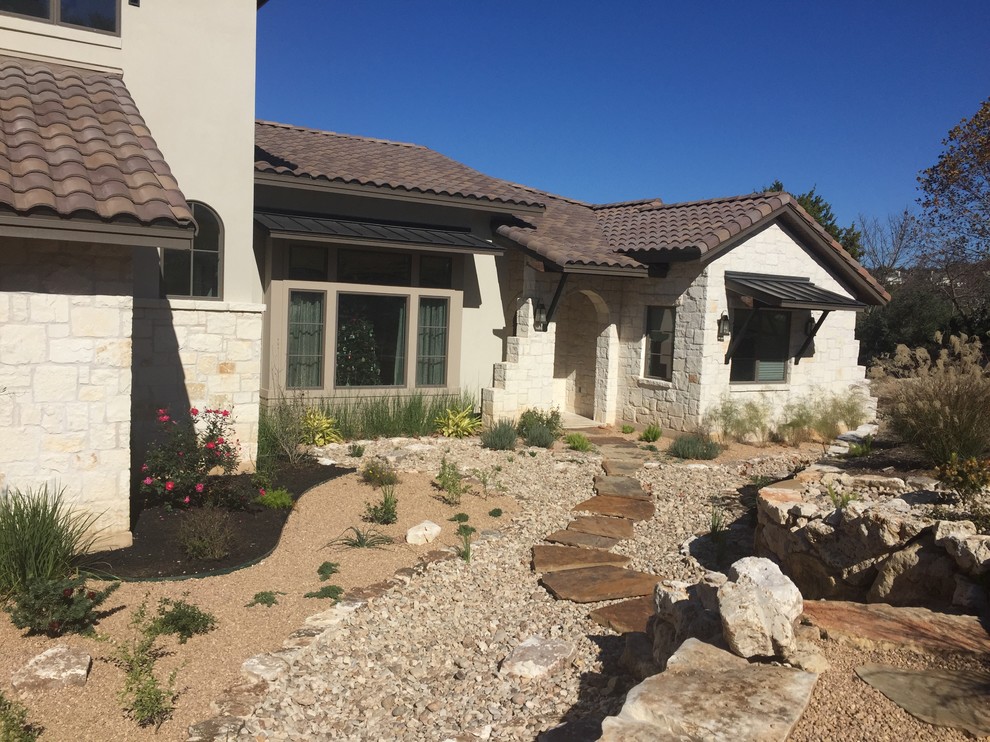 Mountain style home design photo in Austin