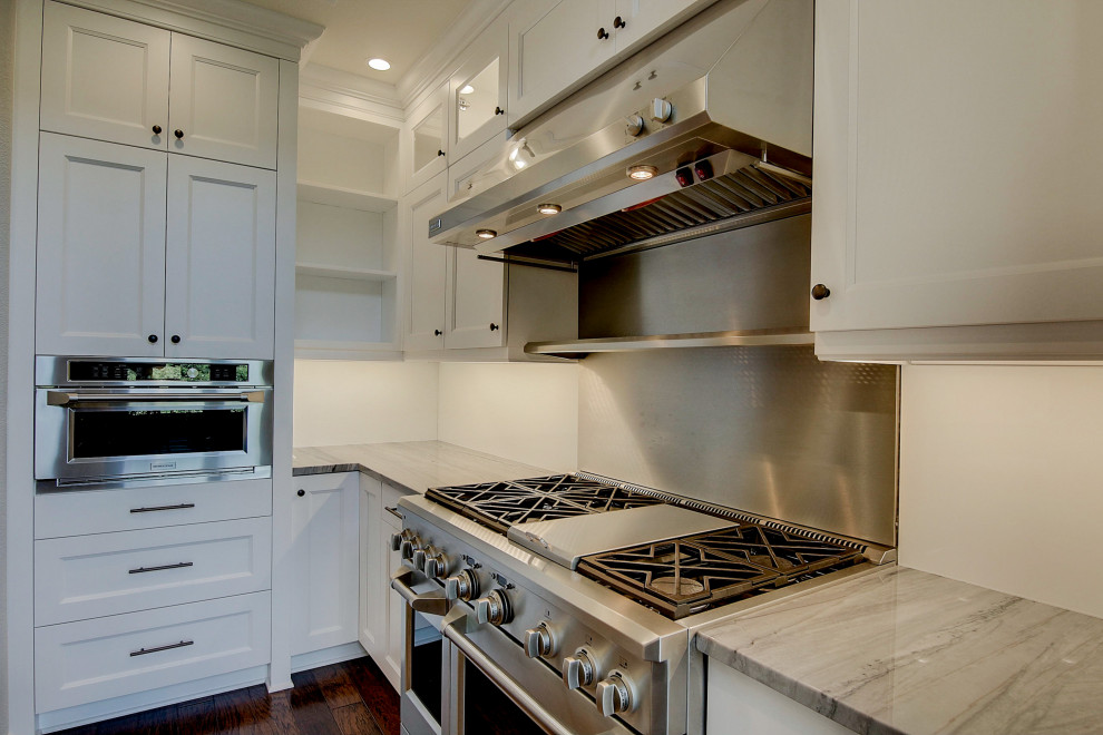 Example of a transitional kitchen design in Austin