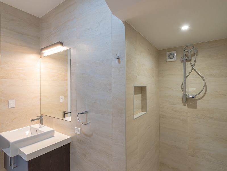 Design ideas for a contemporary bathroom in Sunshine Coast.