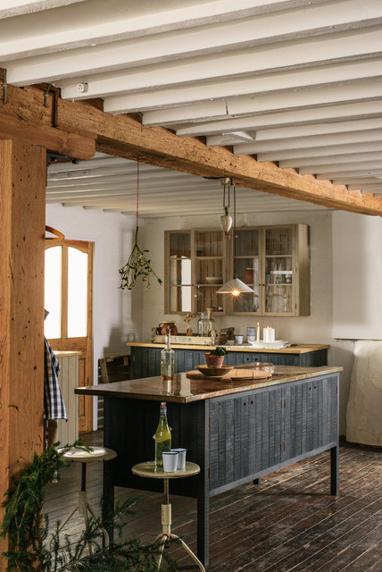 The Cotes Mill Sebastian Cox Kitchen by deVOL farmhouse-kitchen