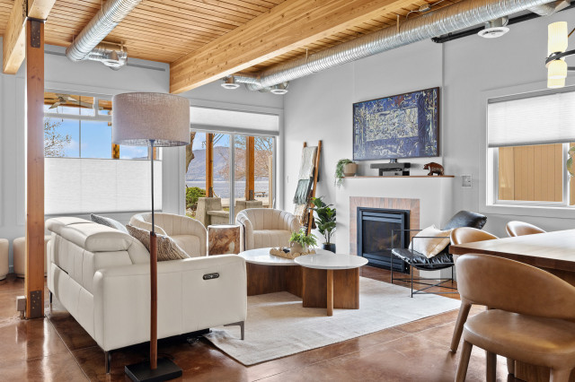 Lakefront Renovation montagne-salon