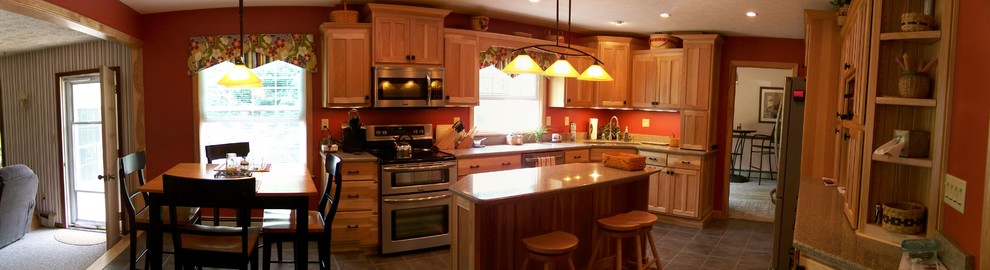 Example of a mid-sized transitional u-shaped eat-in kitchen design with shaker cabinets, light wood cabinets, quartz countertops and an island