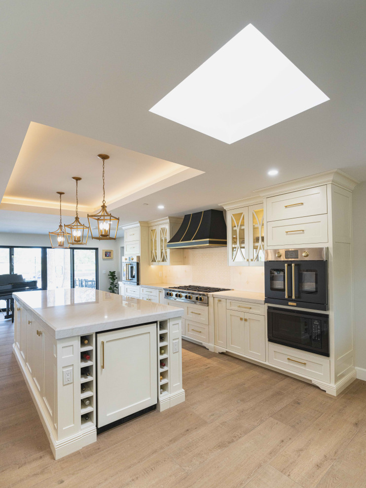 Kitchen - transitional kitchen idea in Phoenix