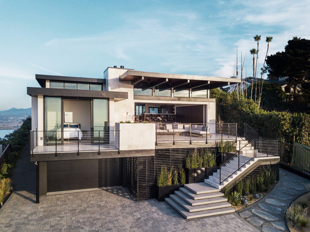 Contemporary two-storey white house exterior in San Diego with a flat roof.