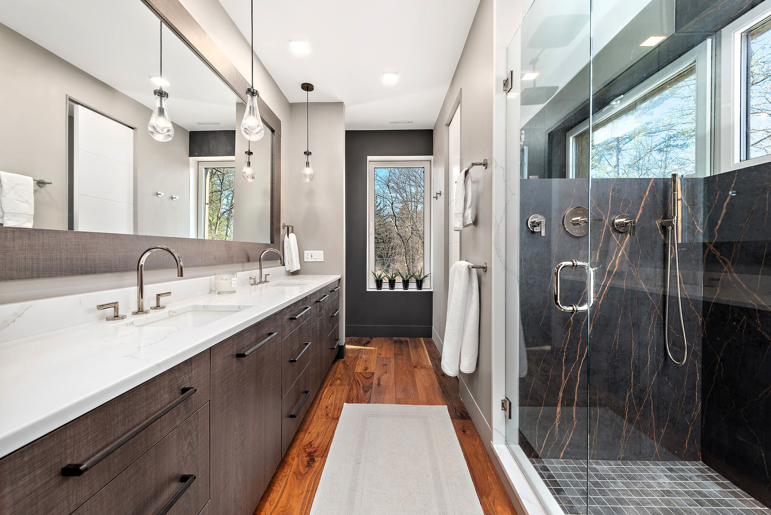 Contemporary Primary Bathroom