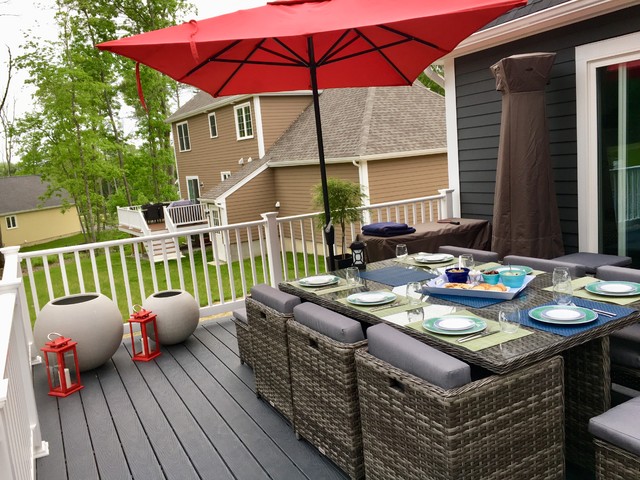 Backyard modern-terrasse