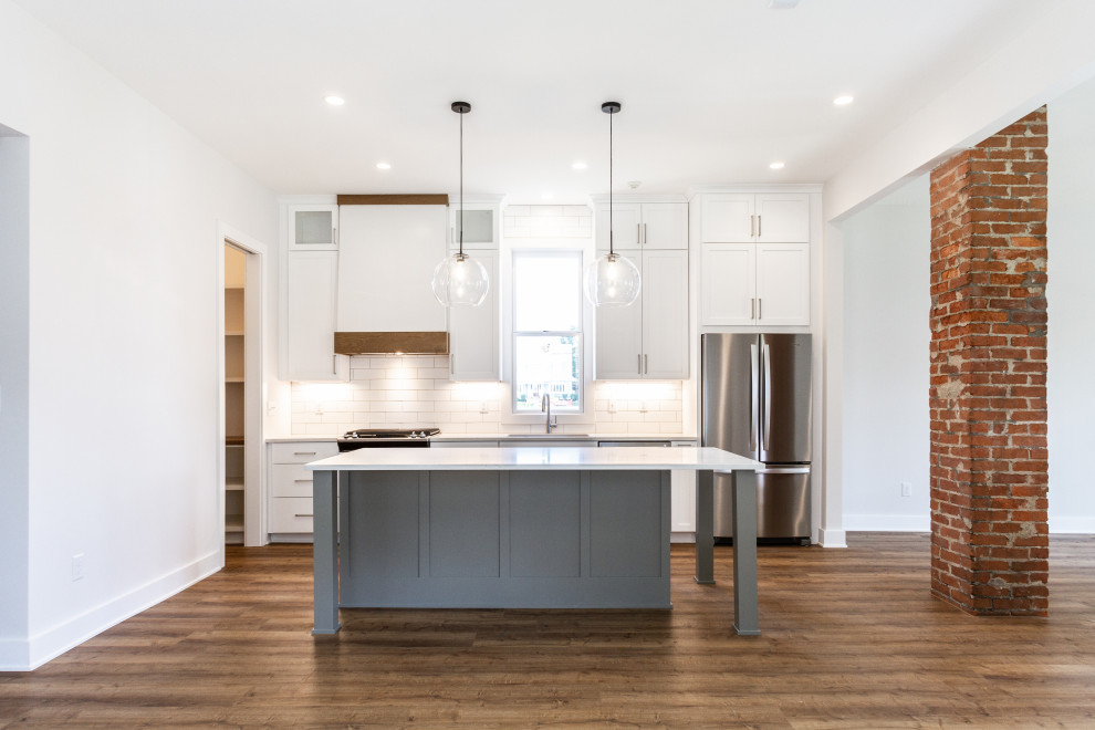 Kitchen - transitional kitchen idea in Indianapolis