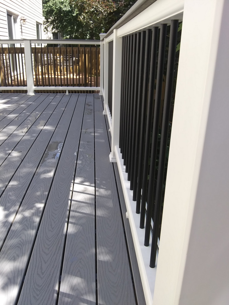 Large deck photo in Ottawa