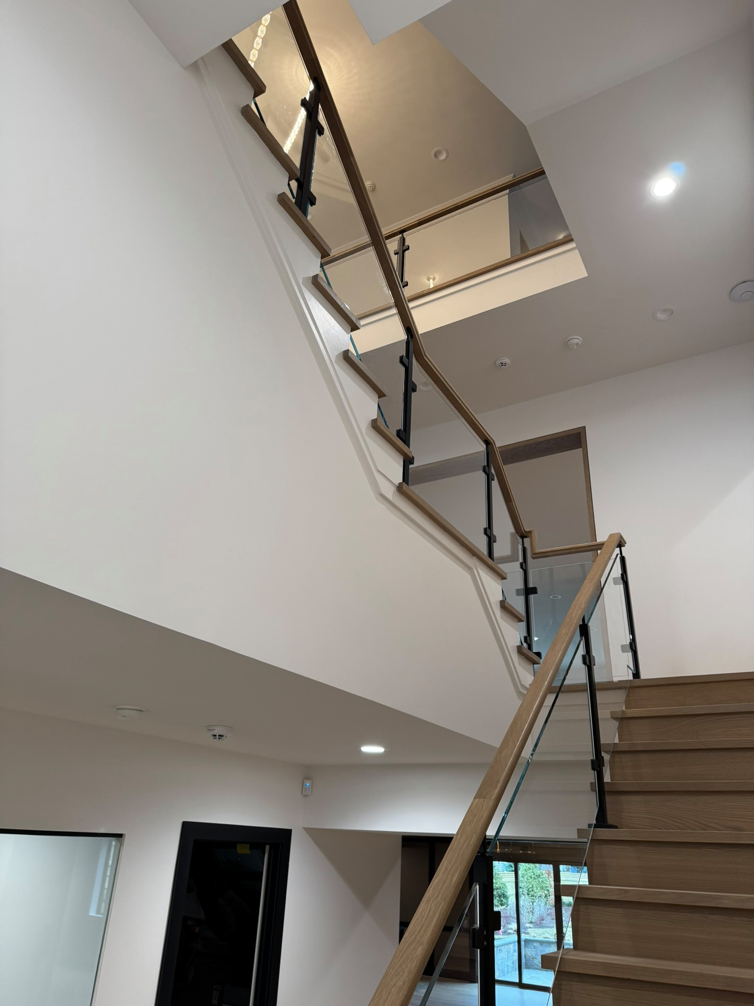 134_Modern White Oak Stair with Glass Balustrade, Vienna, VA 22180