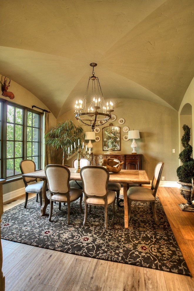 Large traditional dining room in Boise.
