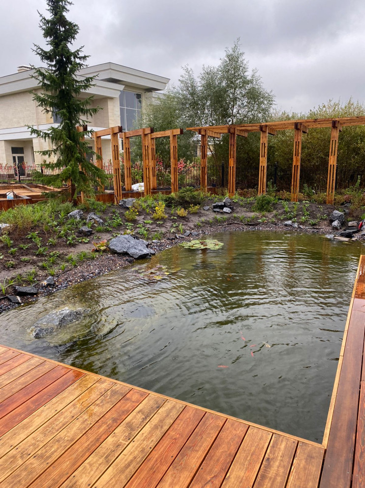 Плавательный водоём в Ренессанс парк