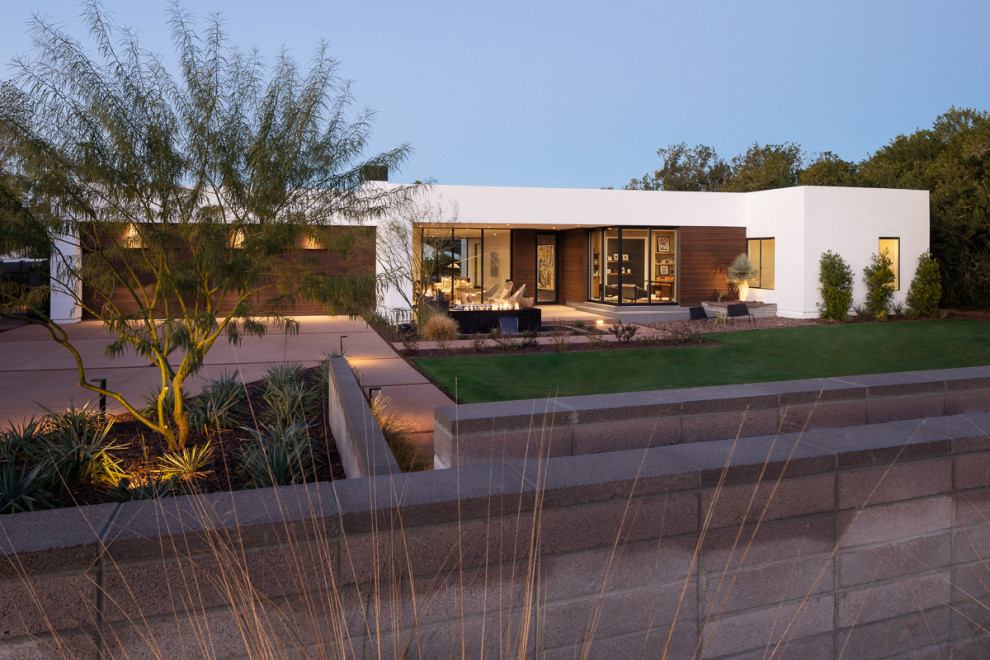 Modern house exterior in Phoenix.