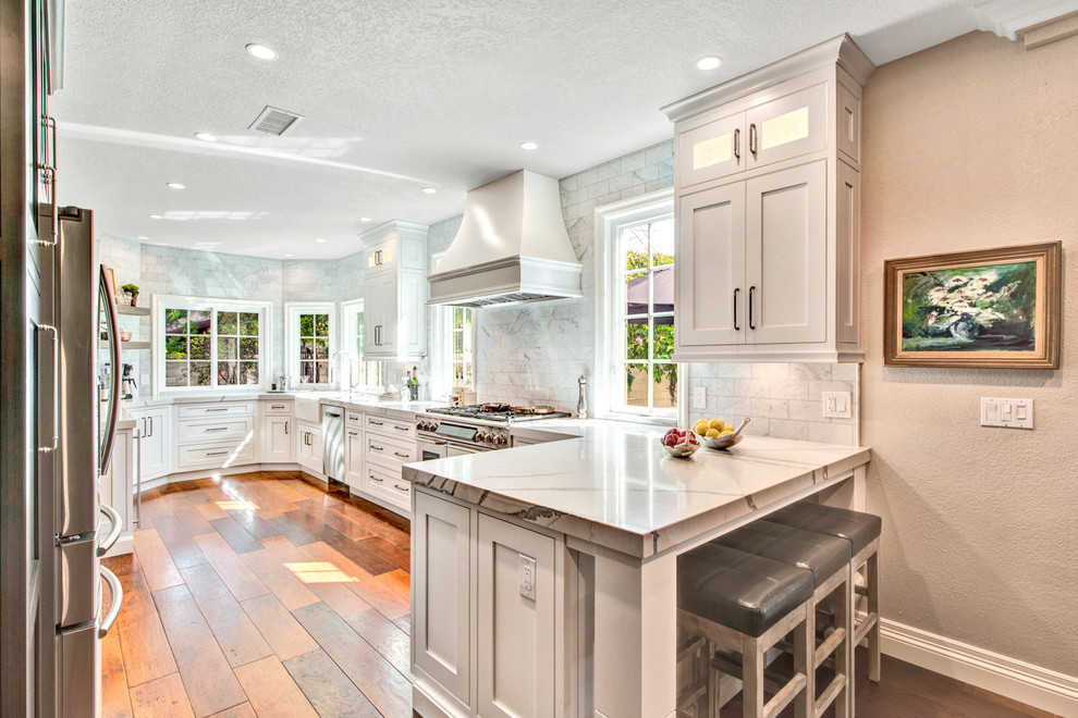 Kitchen - kitchen idea in Orange County