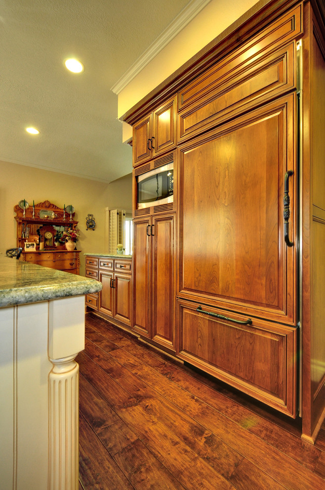 Elegant kitchen photo in Los Angeles