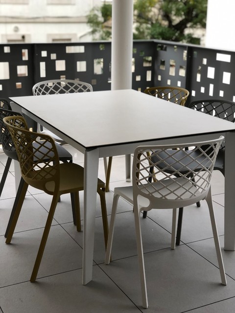 Réalisation d'une terrasse design.