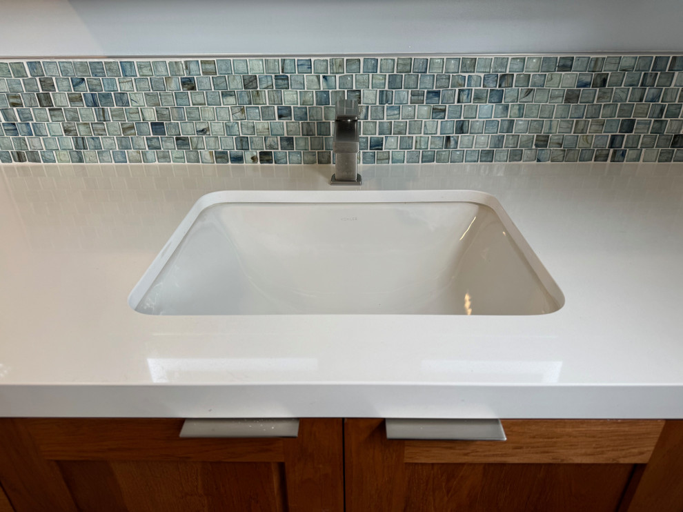 Stacked Tile Master Bathroom in El Cerrito