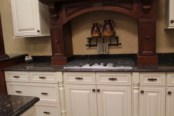 Inspiration for a timeless home design remodel in Milwaukee