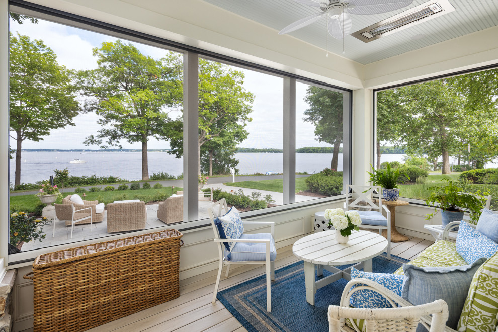 Beach style porch photo in Minneapolis
