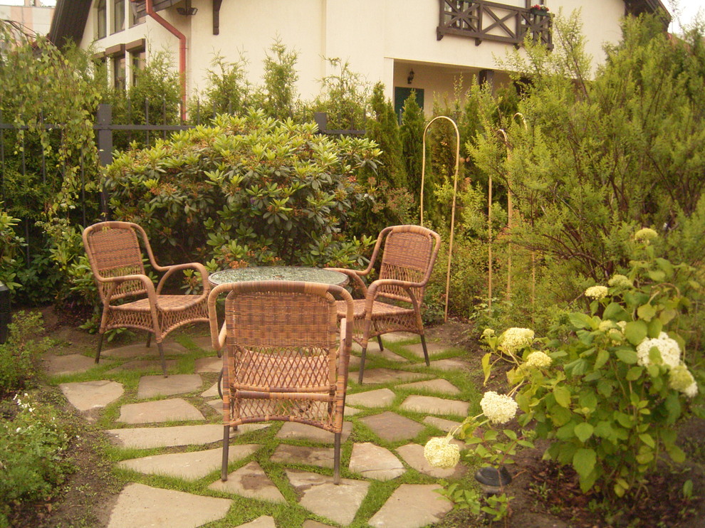 Дизайн участка в городской среде : таун-хауз в Коломягах