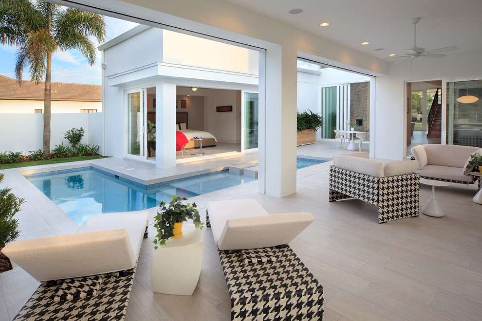 This is an example of a contemporary patio in Orlando.