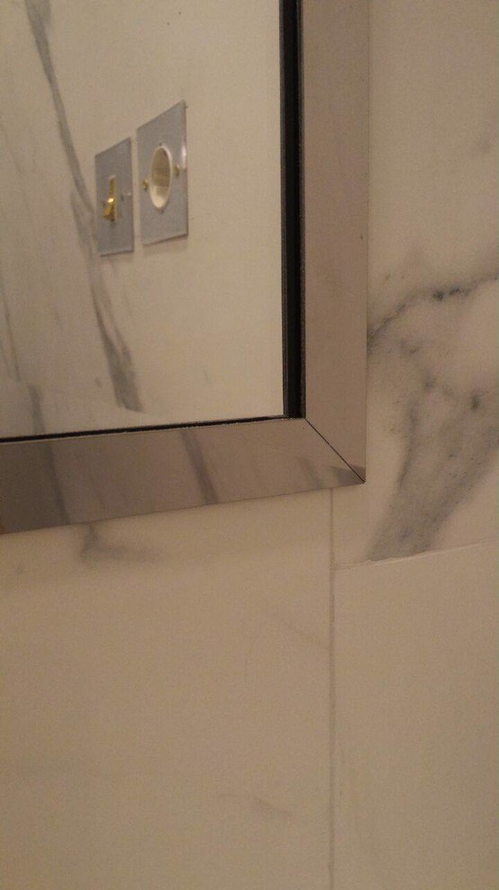 Зеркало в металлической раме