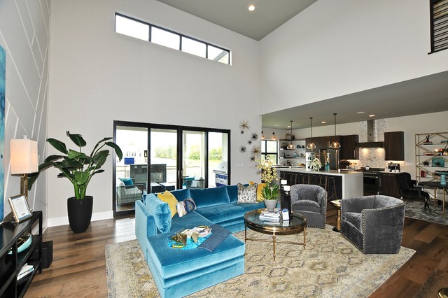 Contemporary Two Story modern-wohnzimmer