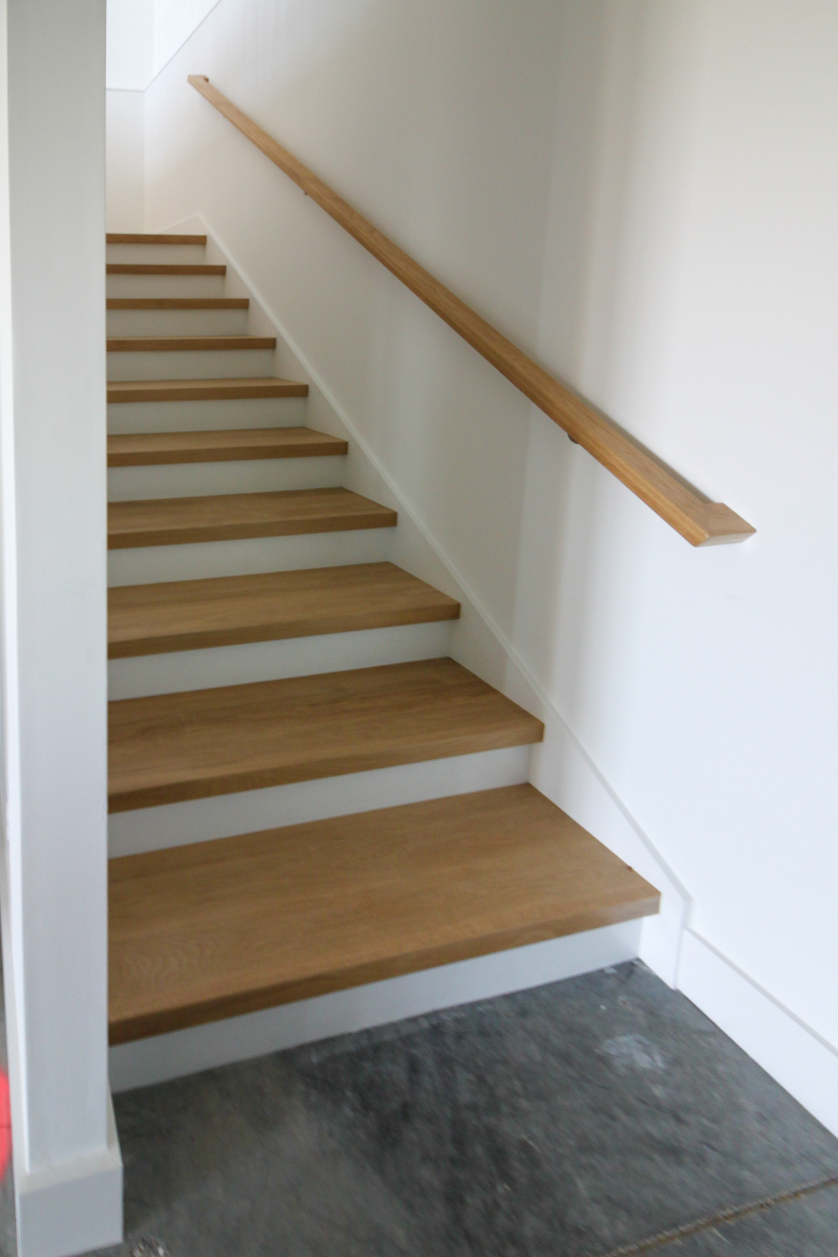 91_U-Shaped Floating Staircase Surrounded by Bucolic Mountain Views, Winchester,