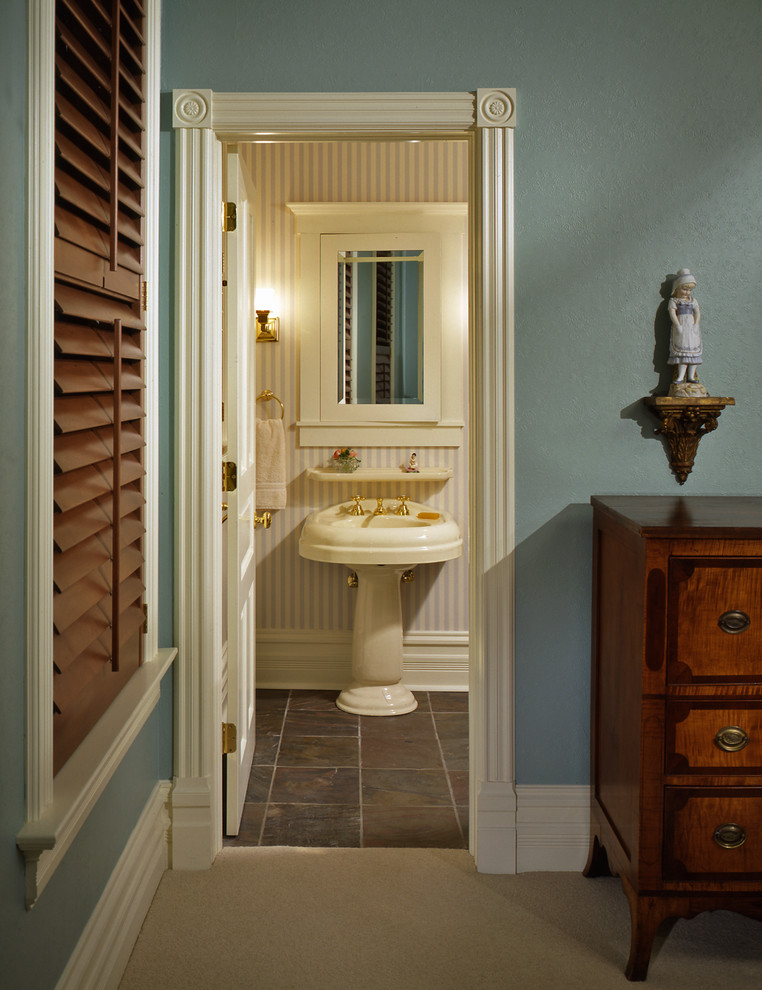 Photo of a mid-sized traditional bathroom in Chicago with slate floors and a pedestal sink.