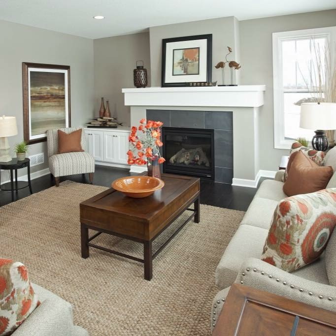 Example of a transitional home design design in Chicago