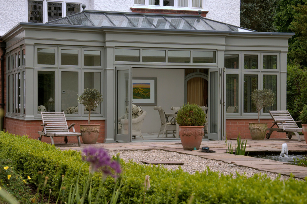 Design ideas for a traditional garden in London.