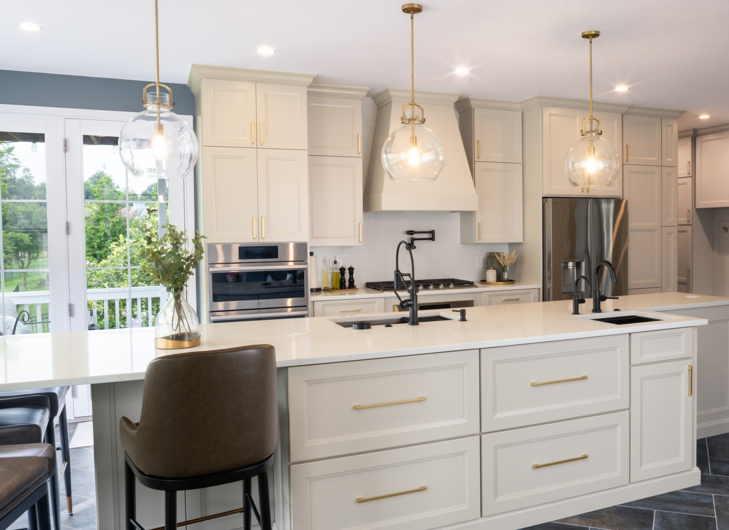 Kitchen - kitchen idea in Indianapolis