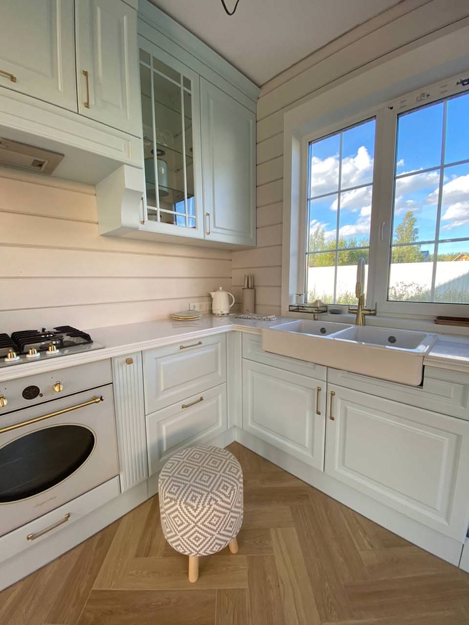 Кухня в загородный дом