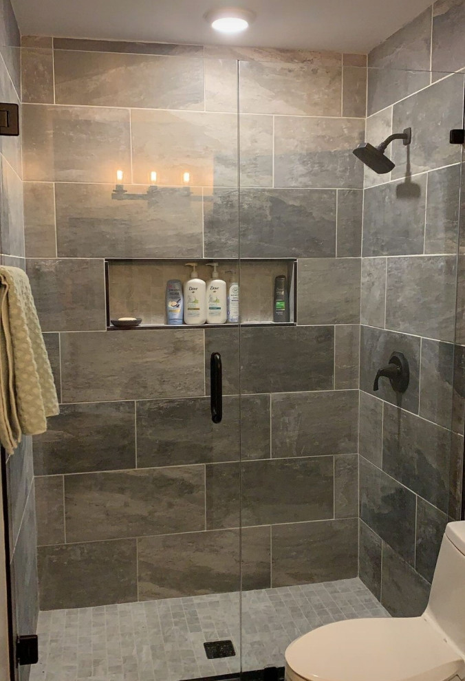 Inspiration for a mid-sized country kids bathroom in Atlanta with an alcove shower, brown tile, porcelain tile, beige walls, porcelain floors and a hinged shower door.